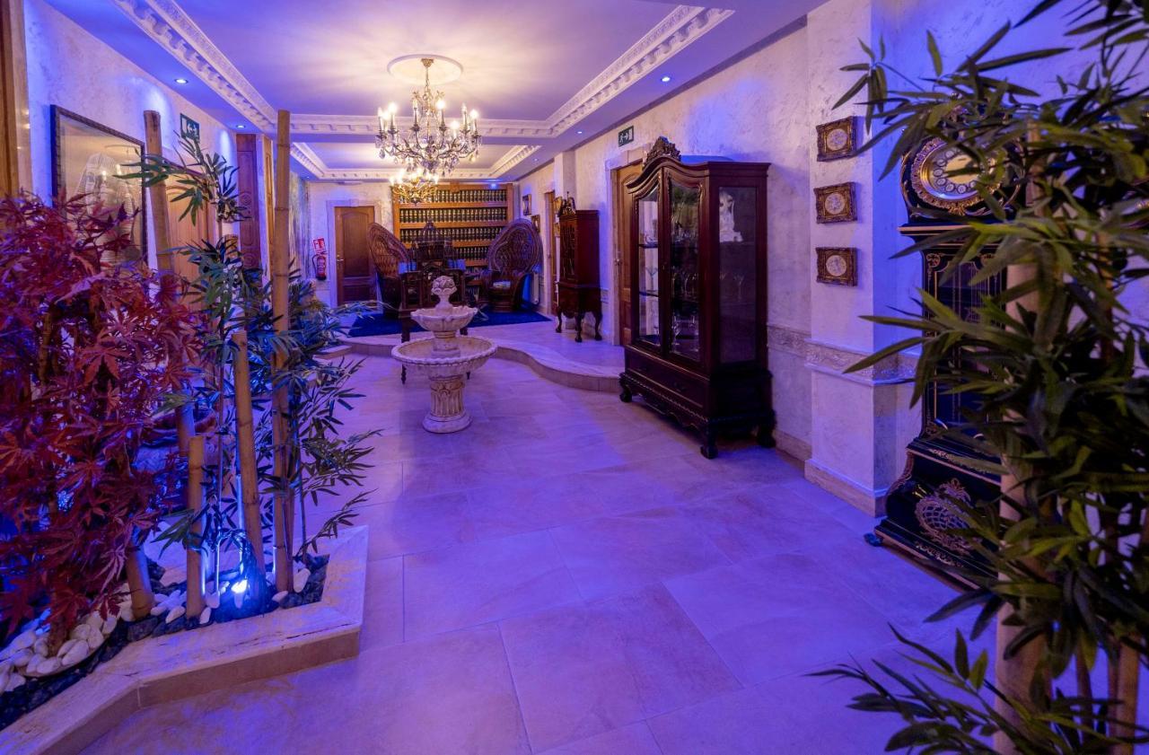 Villa Paraiso Vip Hotel Tematico (Adults Only) Revilla De Camargo Exterior photo